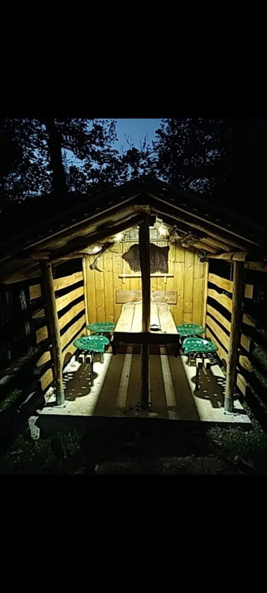 La Cabane Perchee Du Trappeur Écrainville Zewnętrze zdjęcie