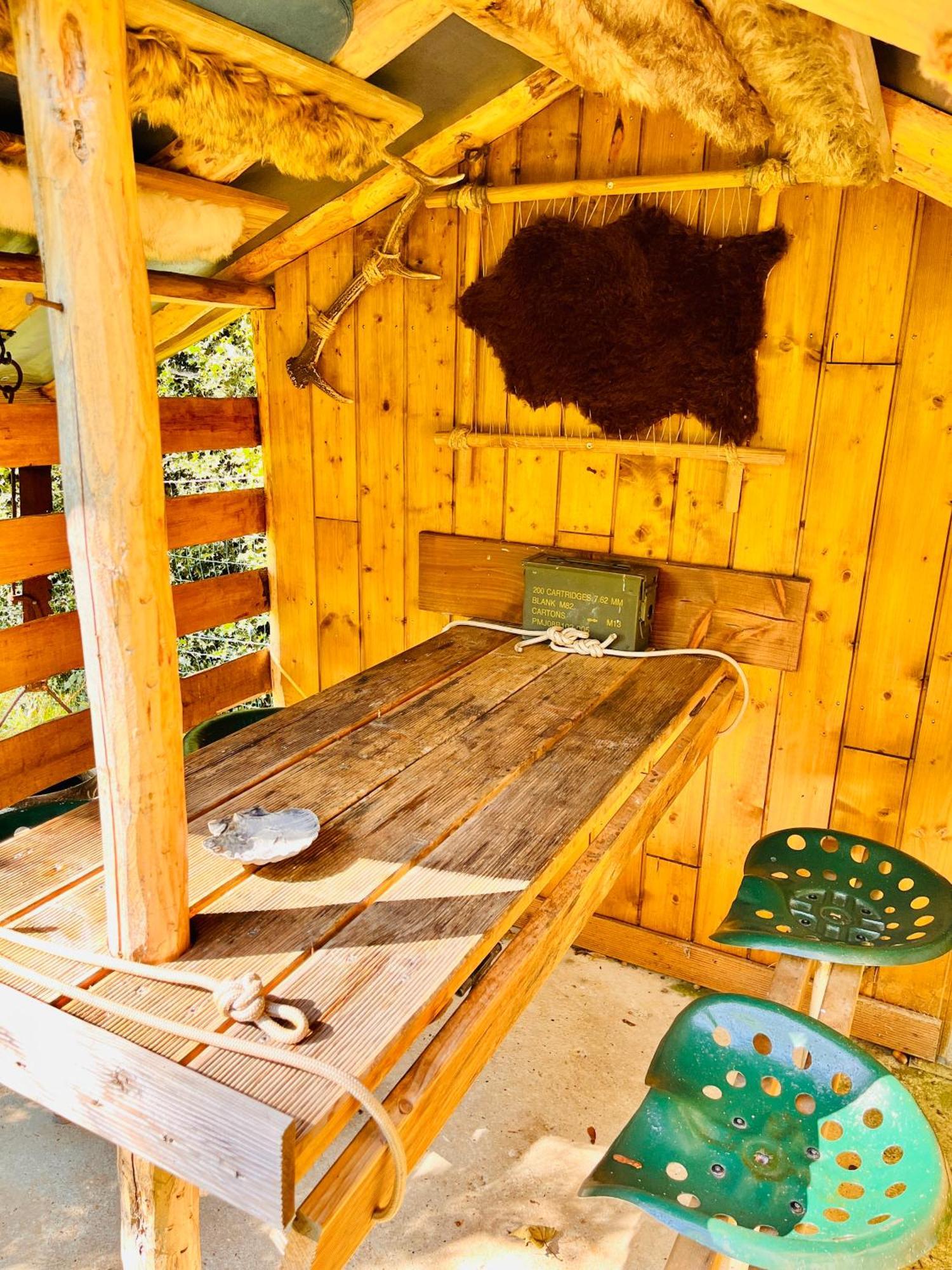 La Cabane Perchee Du Trappeur Écrainville Zewnętrze zdjęcie
