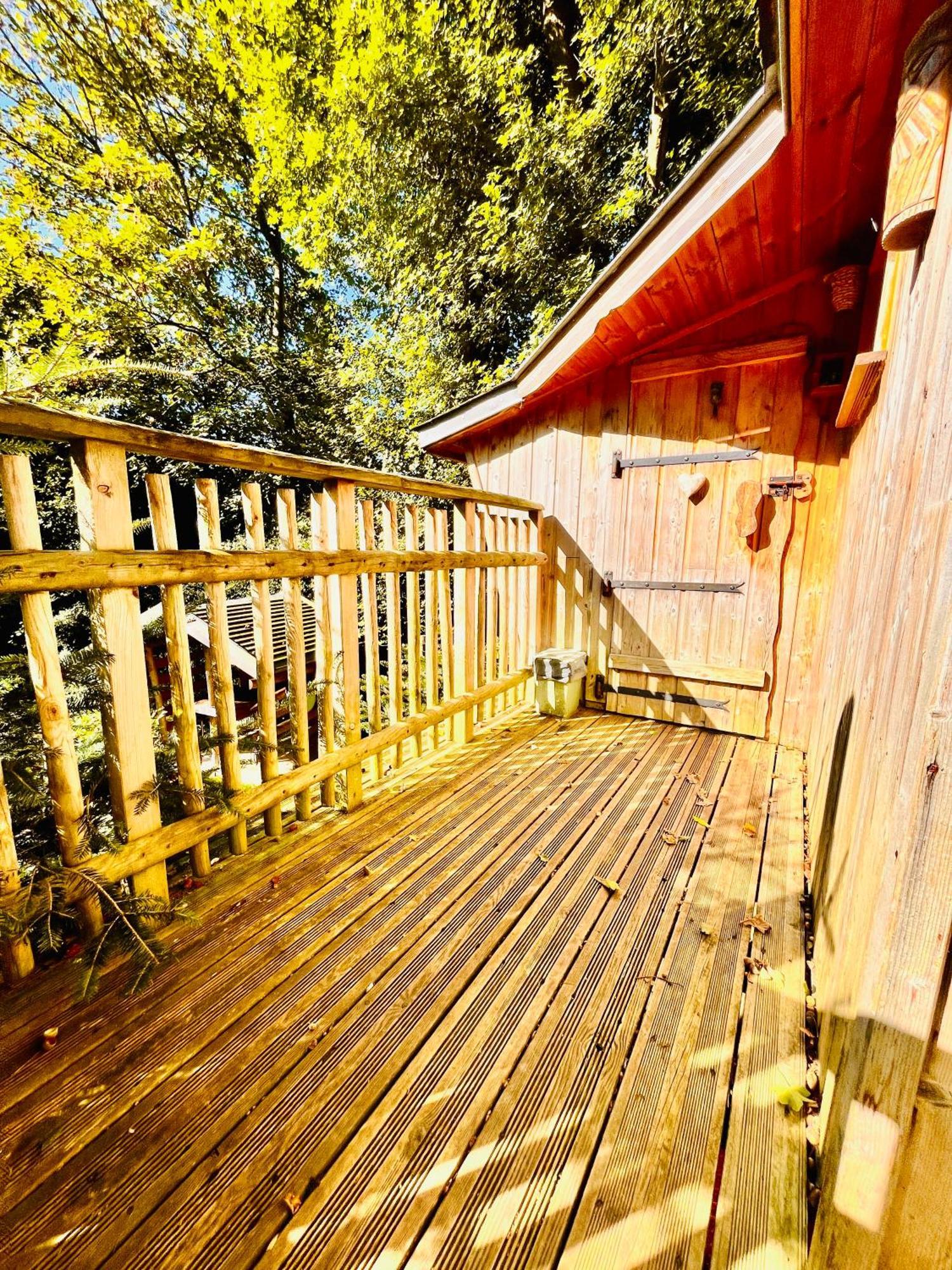 La Cabane Perchee Du Trappeur Écrainville Zewnętrze zdjęcie