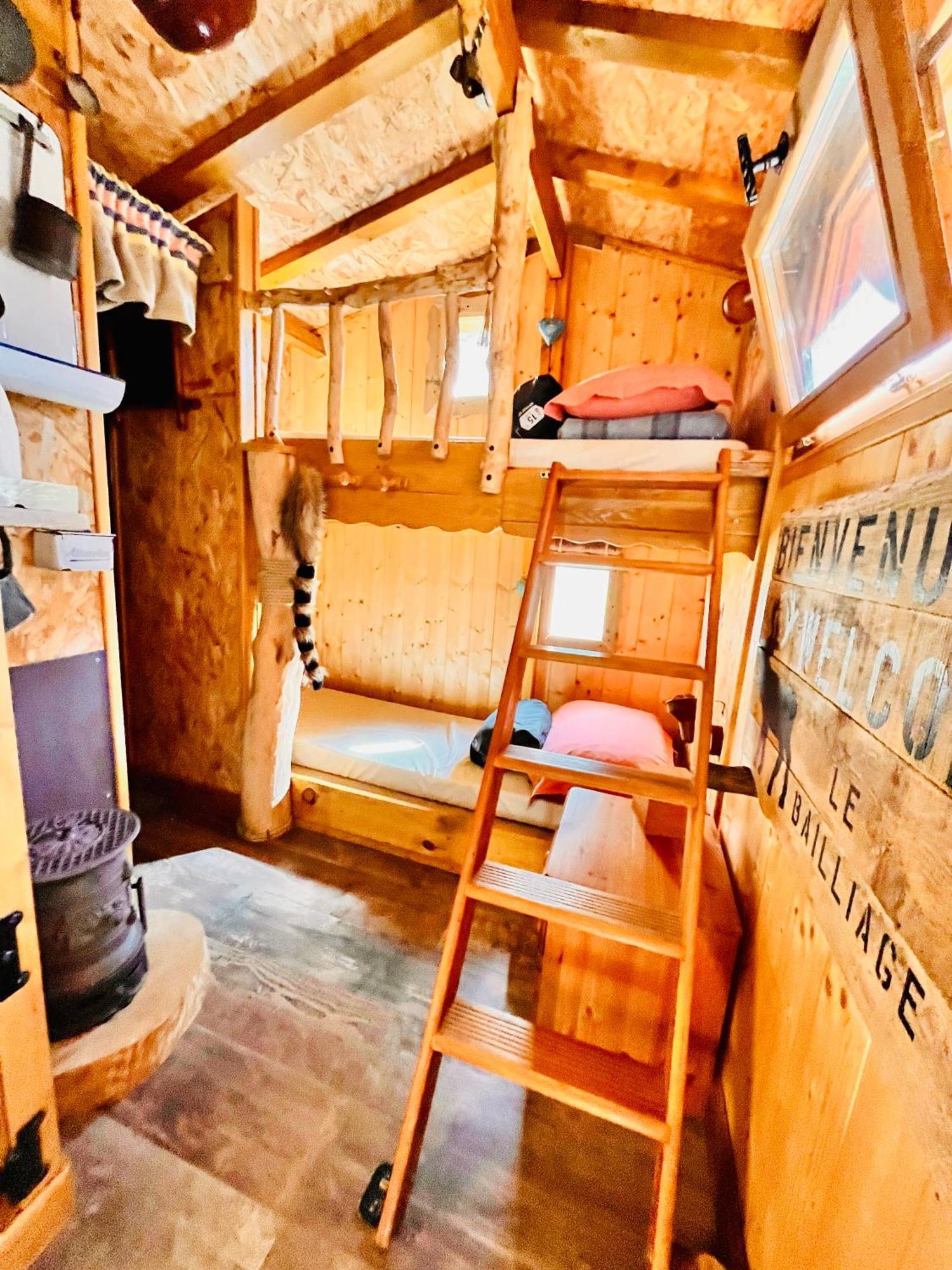 La Cabane Perchee Du Trappeur Écrainville Zewnętrze zdjęcie