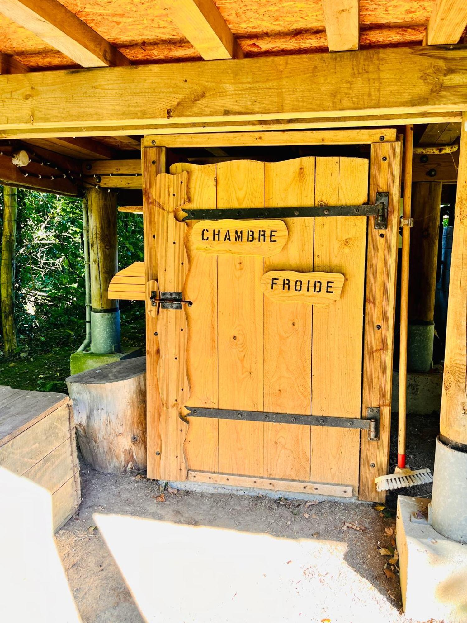 La Cabane Perchee Du Trappeur Écrainville Zewnętrze zdjęcie