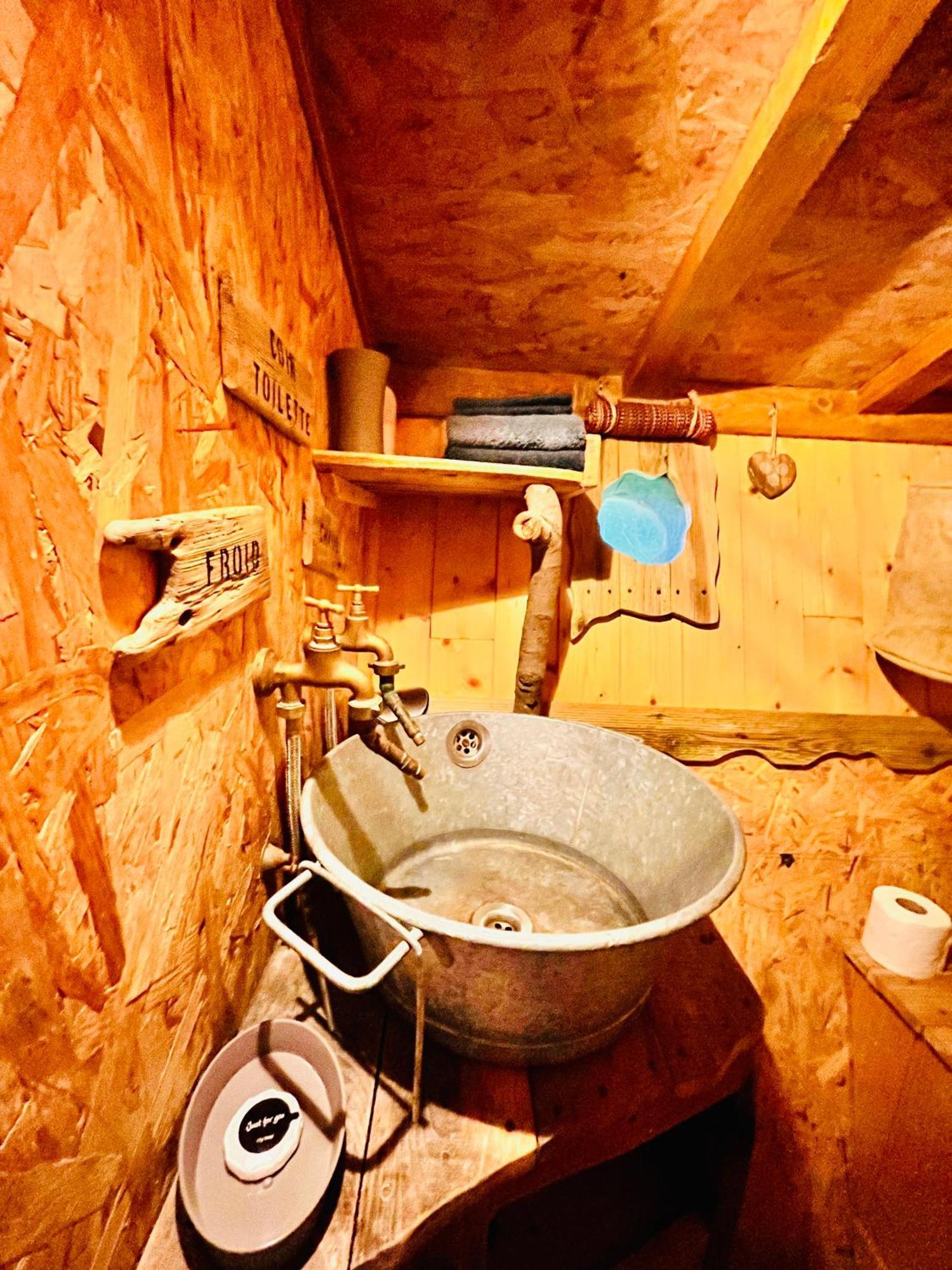 La Cabane Perchee Du Trappeur Écrainville Zewnętrze zdjęcie