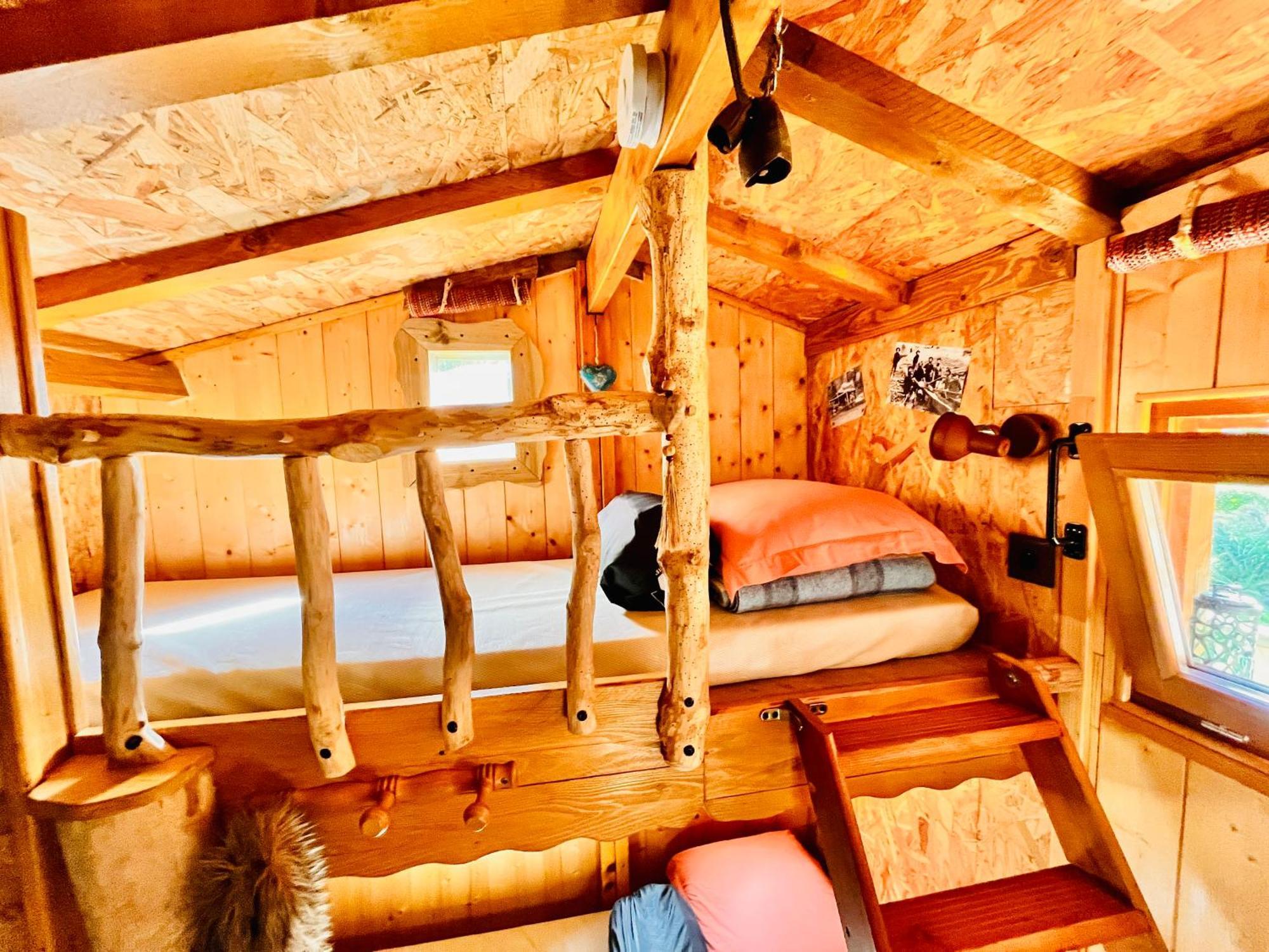 La Cabane Perchee Du Trappeur Écrainville Zewnętrze zdjęcie