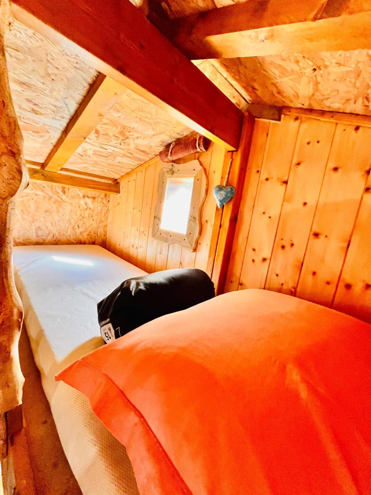 La Cabane Perchee Du Trappeur Écrainville Zewnętrze zdjęcie