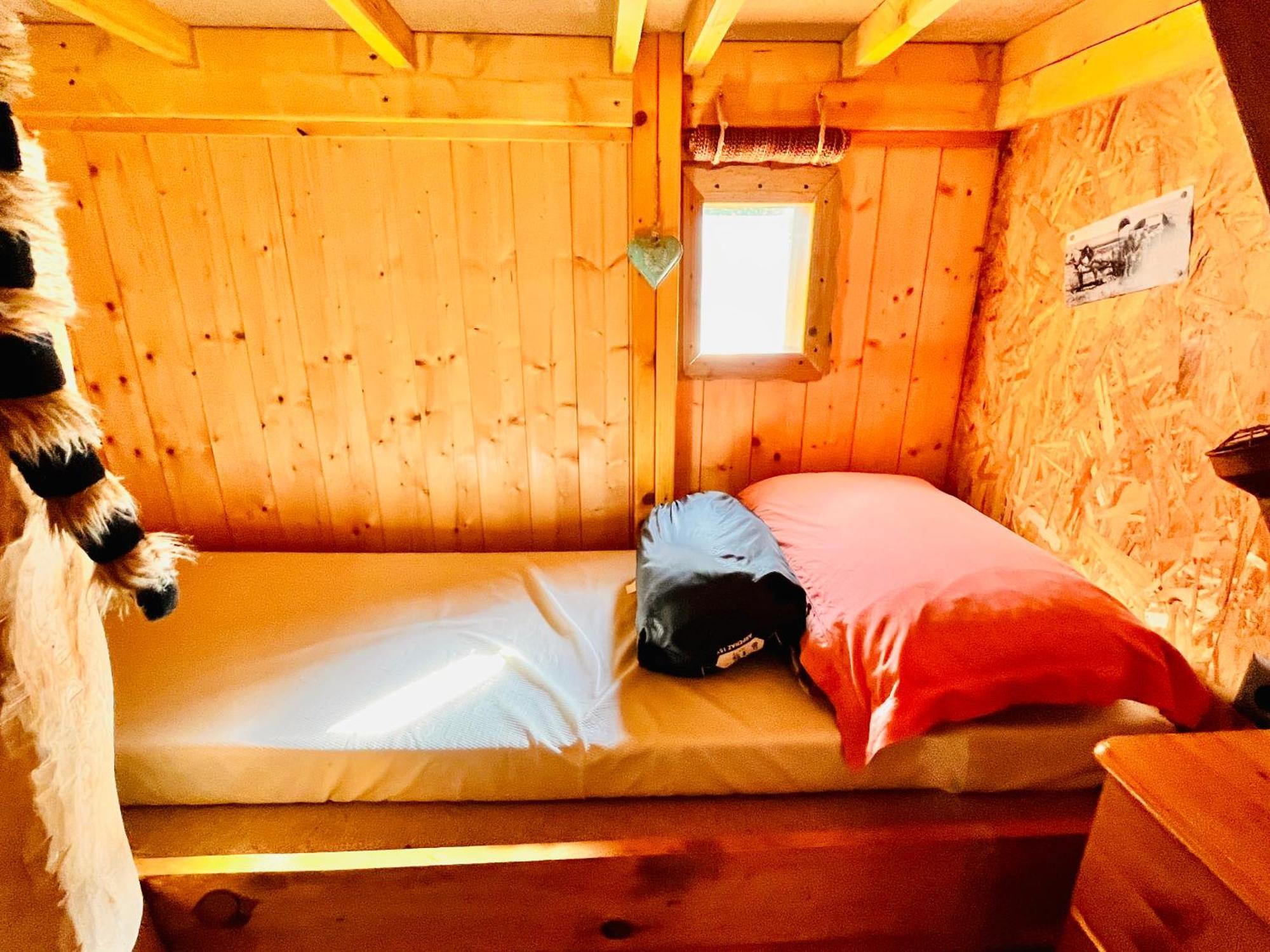 La Cabane Perchee Du Trappeur Écrainville Zewnętrze zdjęcie