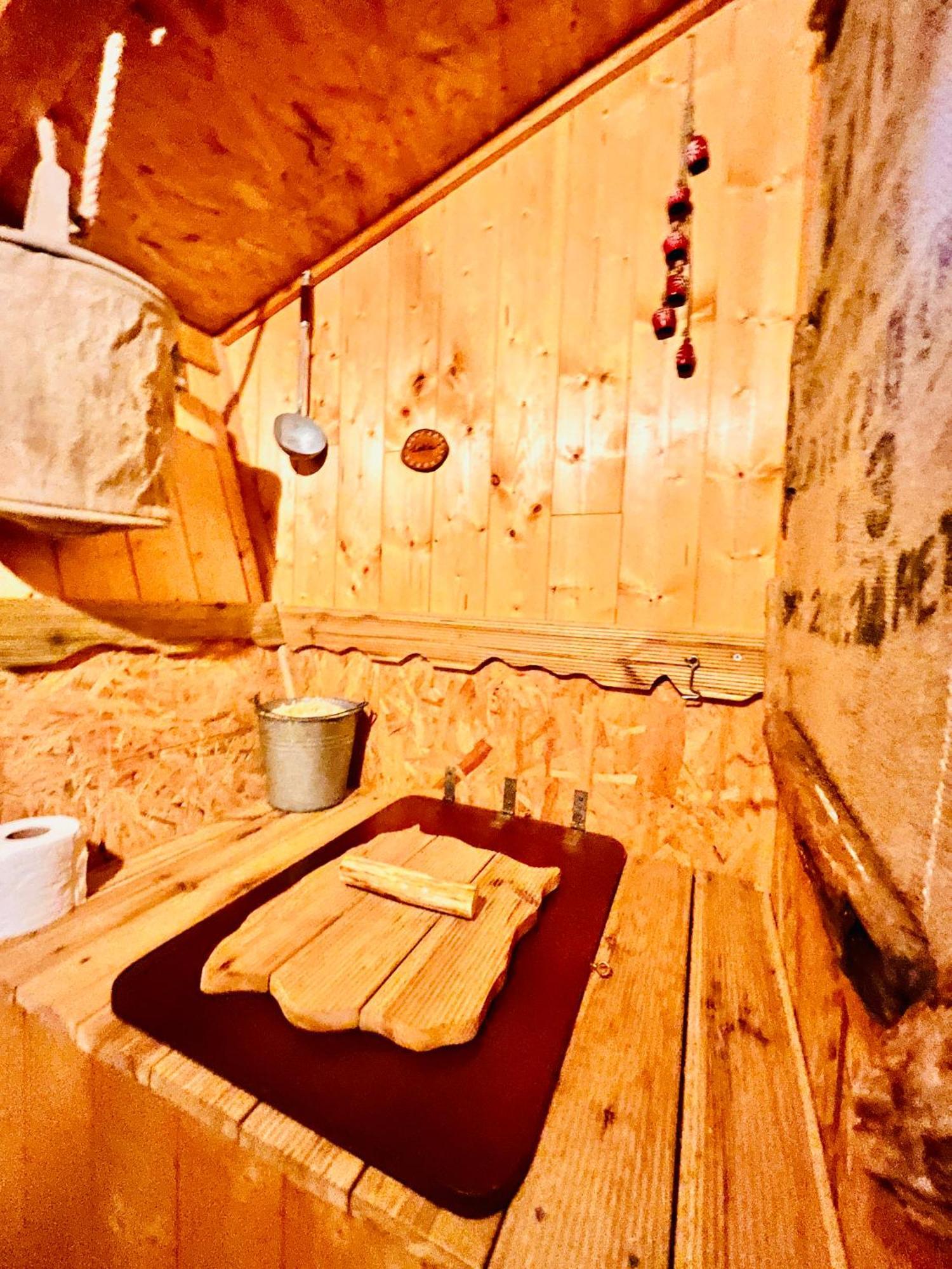 La Cabane Perchee Du Trappeur Écrainville Zewnętrze zdjęcie